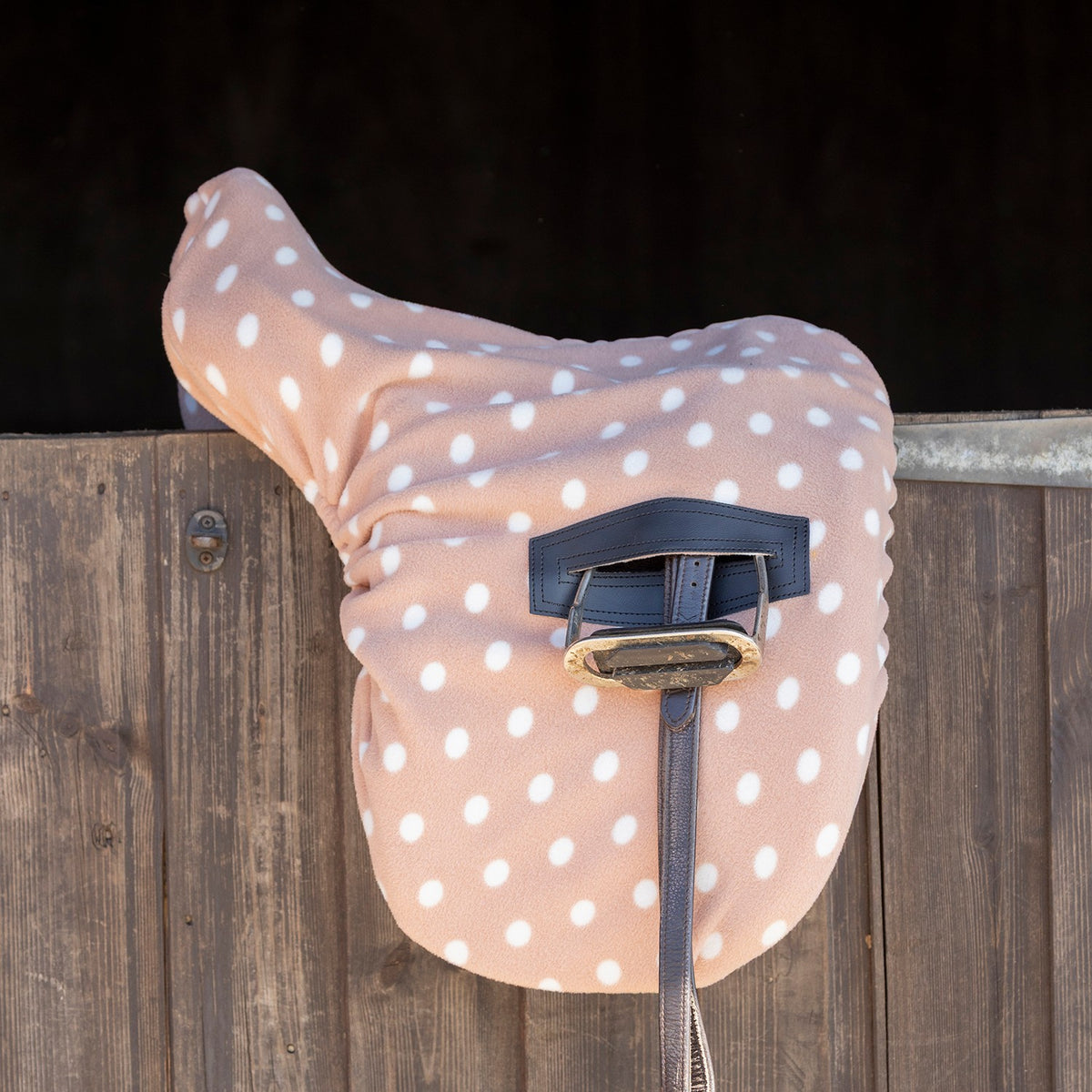 Supreme Products Dotty Fleece Ride On Saddle Cover - Luxurious Latte